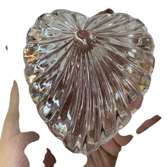 Heart-Shaped Crystal Trinket Box With Lid - Picture 2 of 4